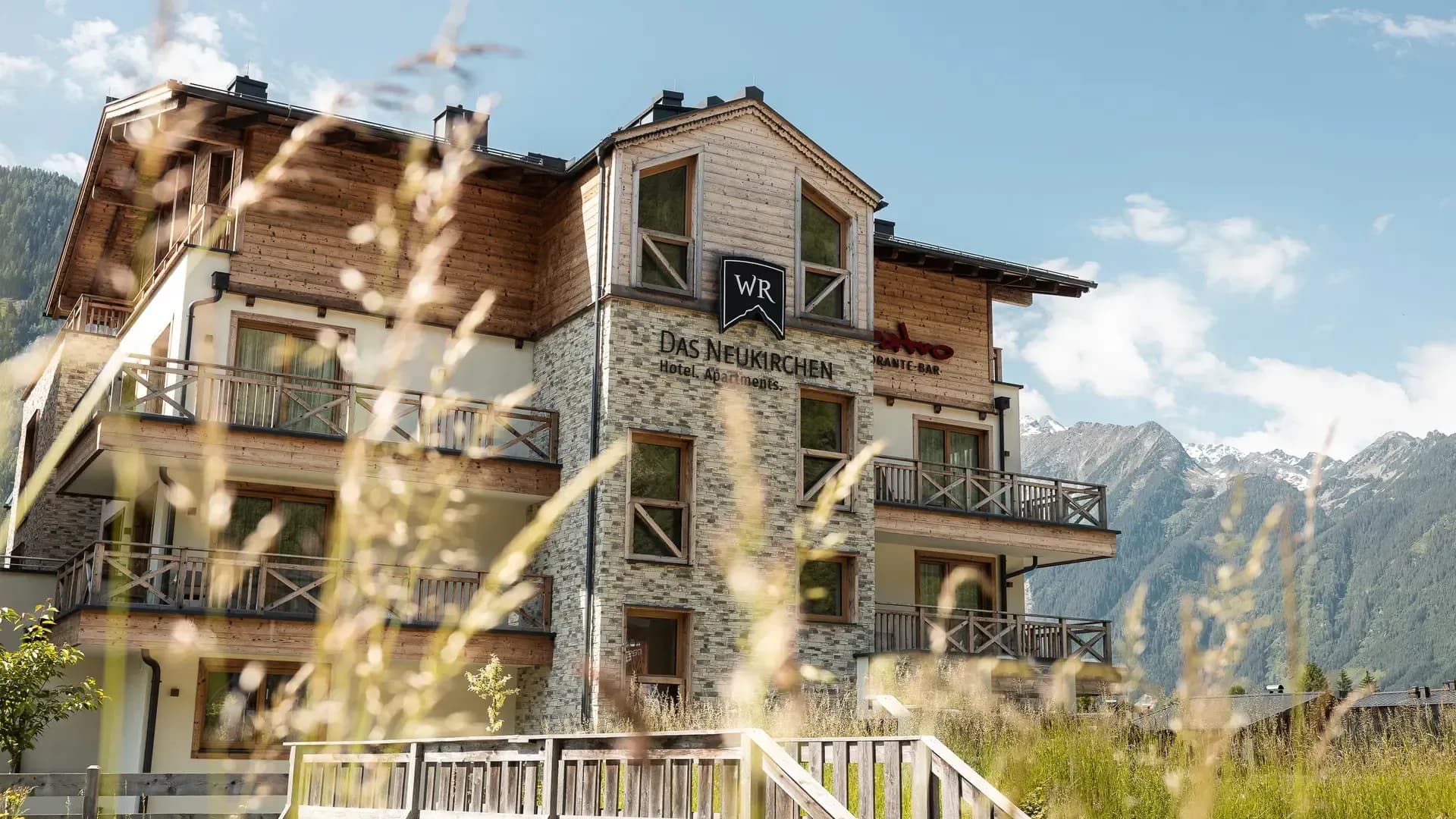 Sky-Pool und Wellness in Ferienapartments Neukirchen